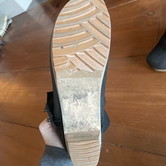 No 6. Clogs - Picture 3 of 5